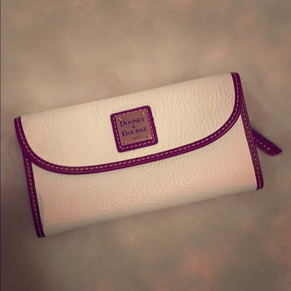 Dooney & Bourke wallet, NEVER USED BRAND NEW